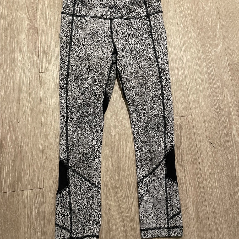 Lulu lemon crop leggings.